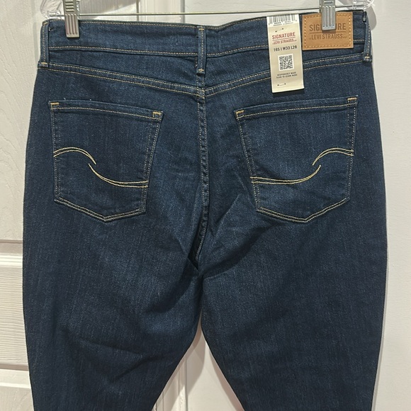 Signature by Levi Strauss Women's Skinny Jeans - Dark Blue - Picture 14 of 16
